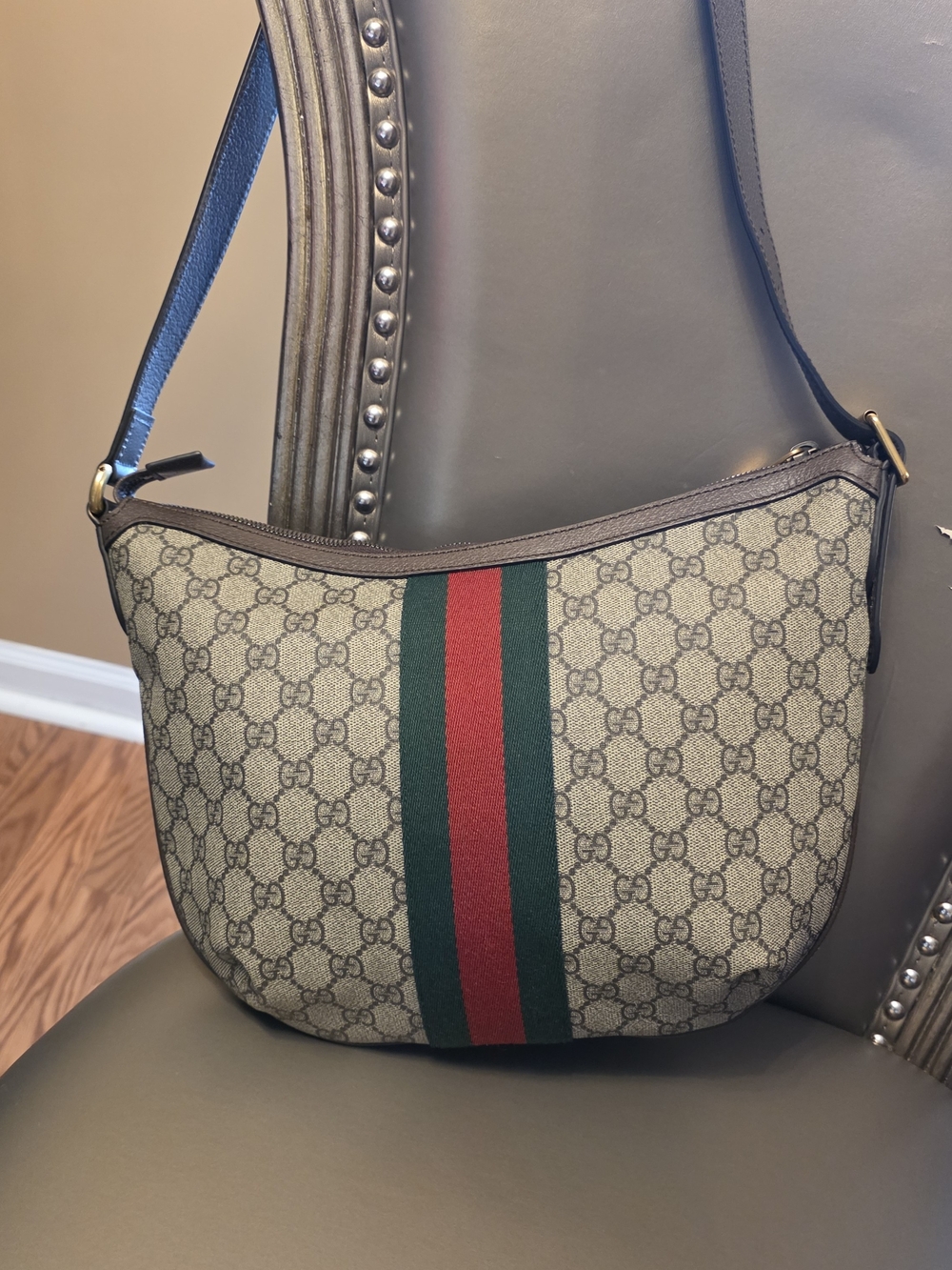New Never Used Authentic Gucci Beige GG Canvas Shoulder Bag w Red & Green Stripe